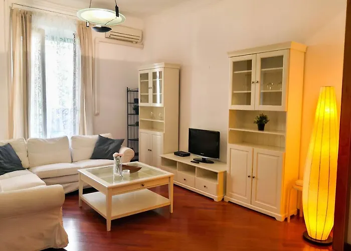 Hintown Wooden Guerrini Apartment
